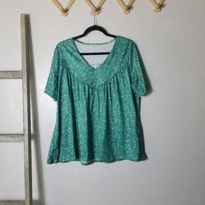 NWOT GREEN AND WHITE V-NECK BLOUSE SIZE XL